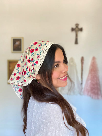 Pañoleta Rosas a María