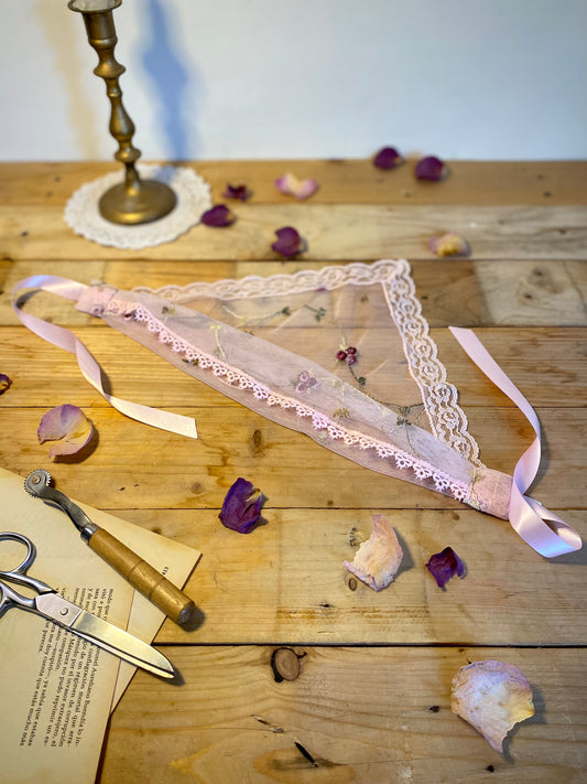 Pañoleta Ternura Carmesí